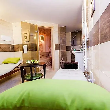 Relax Lodge *